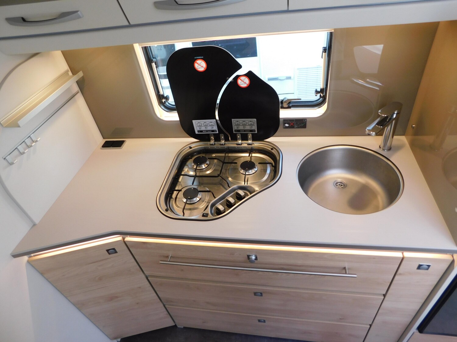Dethleffs Nomad 520 ELT Mover, Klima, Autark, Combi 6E - Bild 16
