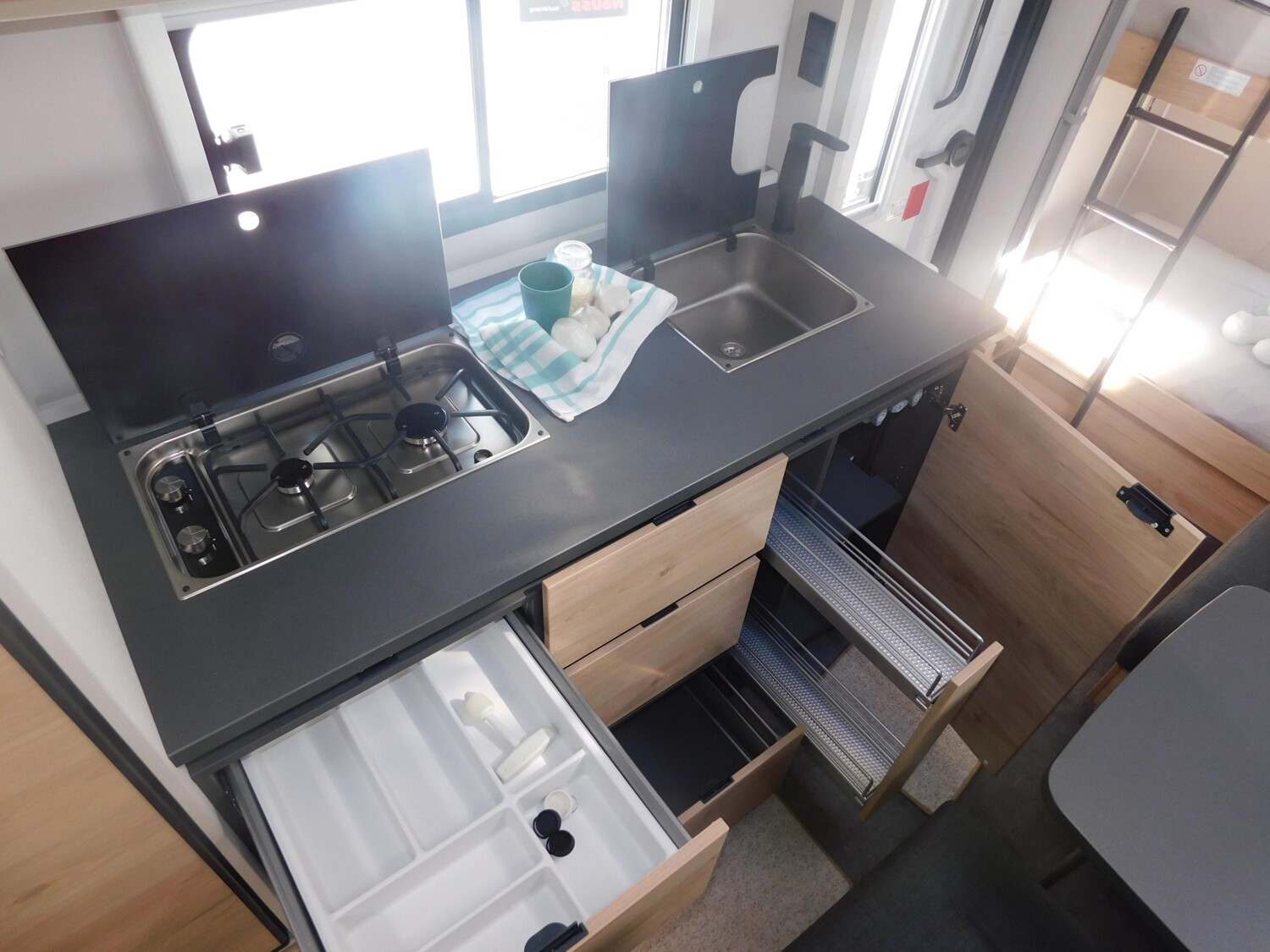 Dethleffs Camper 530 FSK Toilette alternativ, Combi6E, ATC - Bild 10