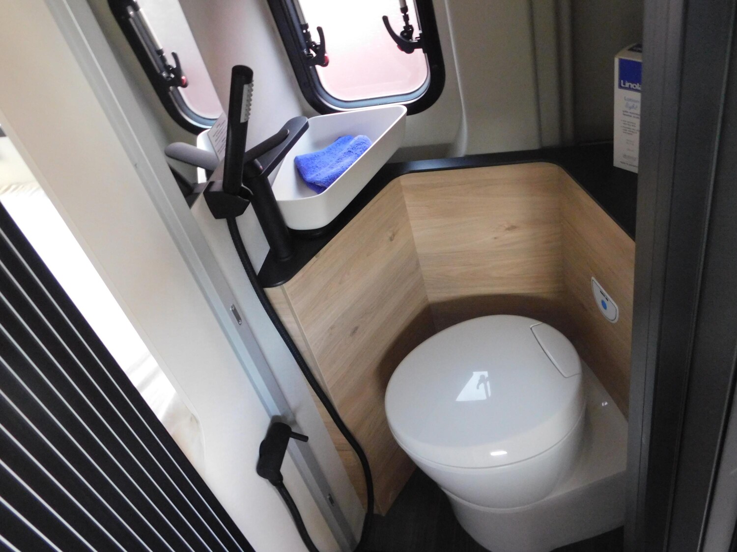 Dethleffs Globetrail 540 DR 95-Jahre-Paket + Schlafdach - Bild 11