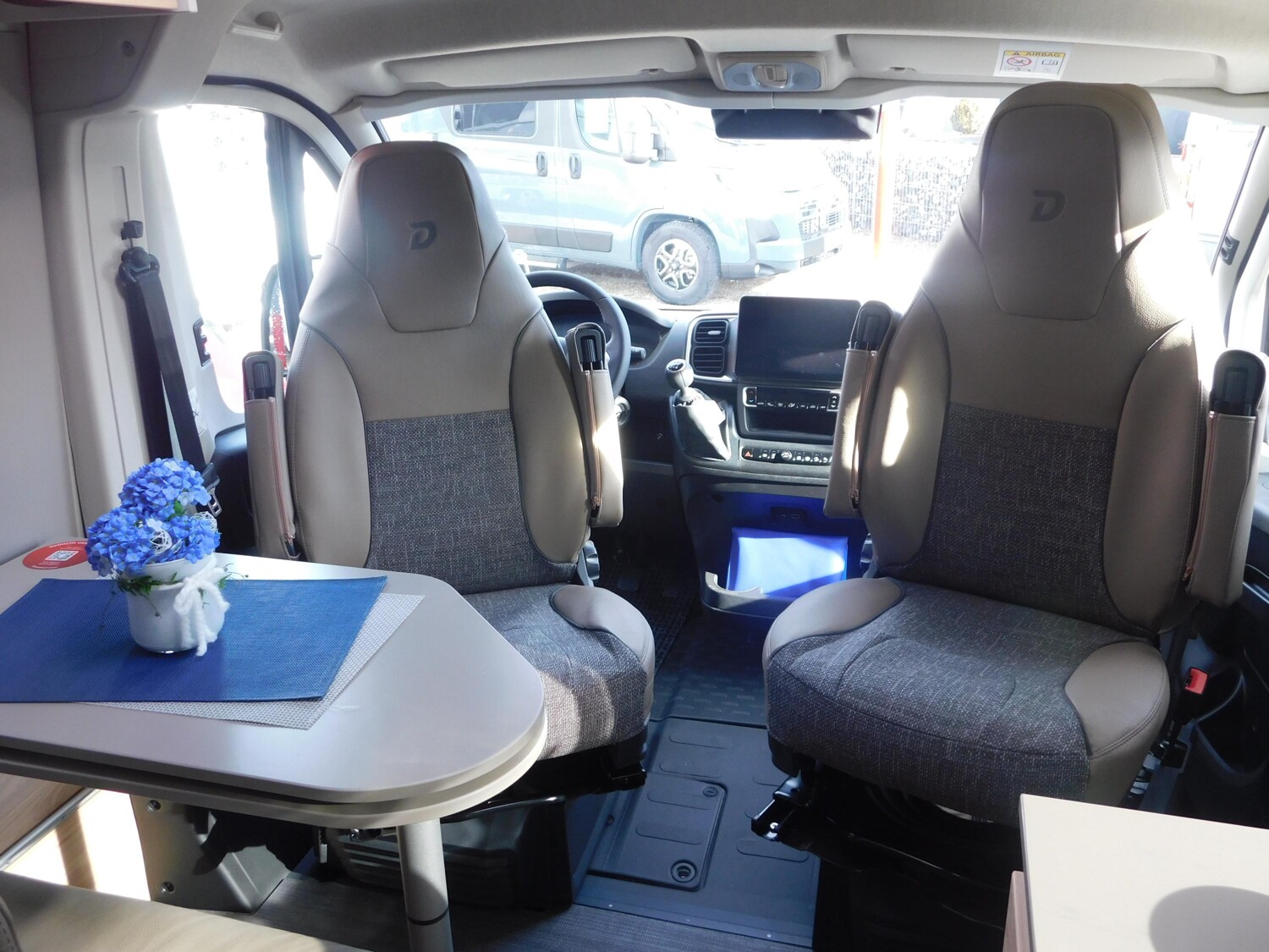 Dethleffs Globetrail 540 DR 95-Jahre-Paket + Schlafdach - Bild 7