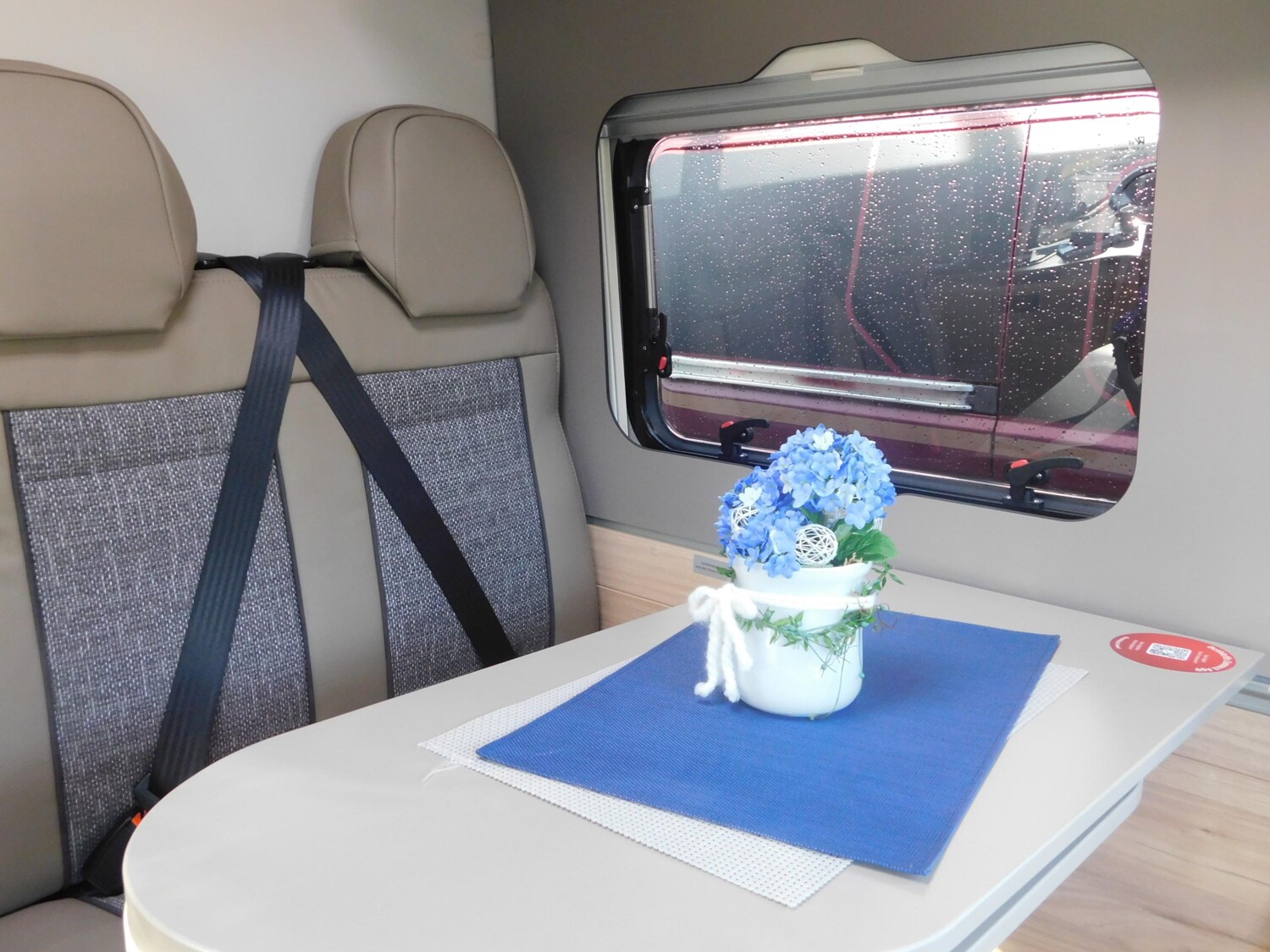 Dethleffs Globetrail 540 DR 95-Jahre-Paket + Schlafdach - Bild 8