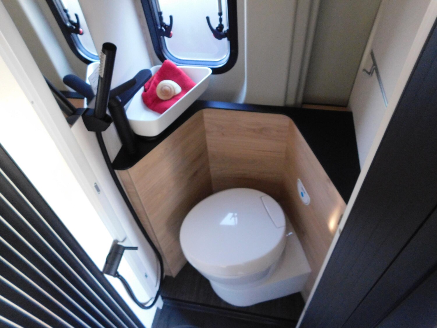 Dethleffs Globetrail 540 DR Fiat 95-Jahre-Paket + Combi6D - Bild 11