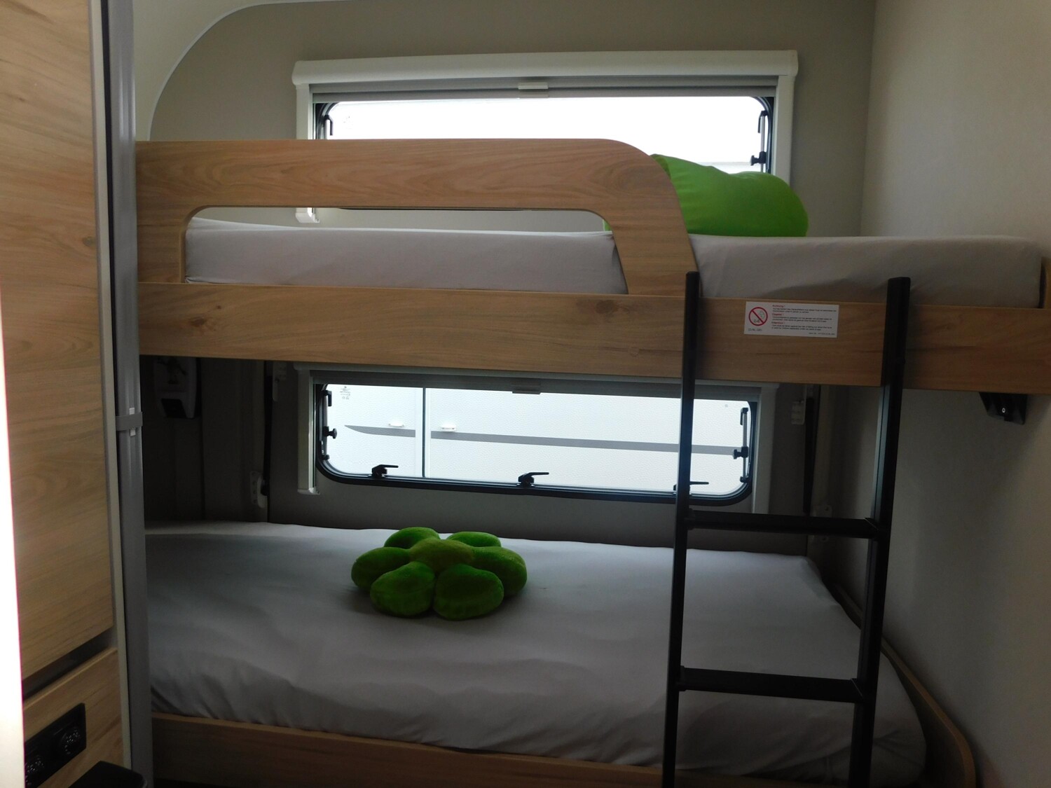 Dethleffs Camper 540 QMK Dusch-&Sicherheitspaket, 2T-Achse - Bild 13