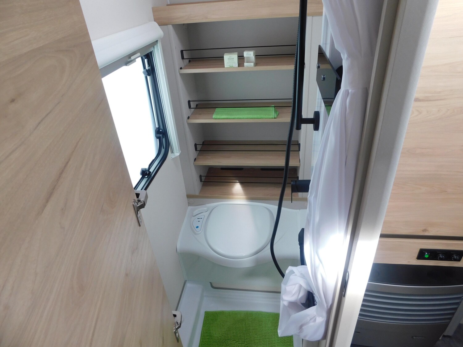 Dethleffs Camper 540 QMK Dusch-&Sicherheitspaket, 2T-Achse - Bild 15