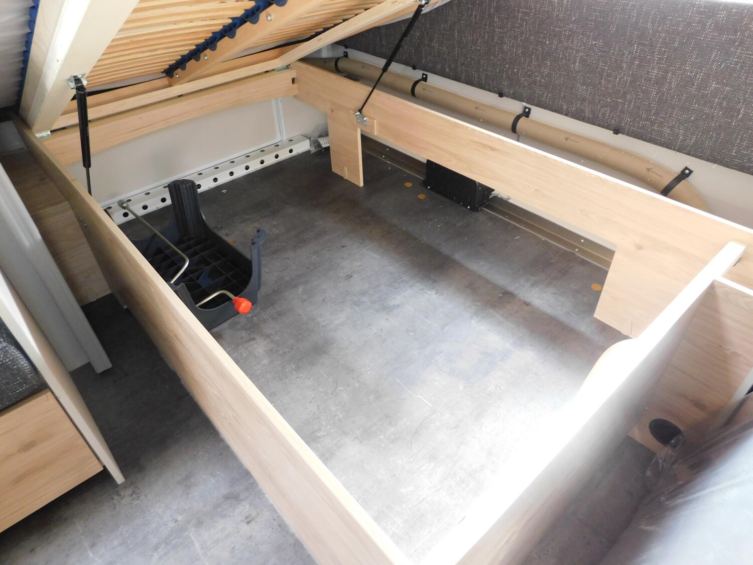 Dethleffs Camper 540 QMK Dusch-&Sicherheitspaket, 2T-Achse - Bild 17