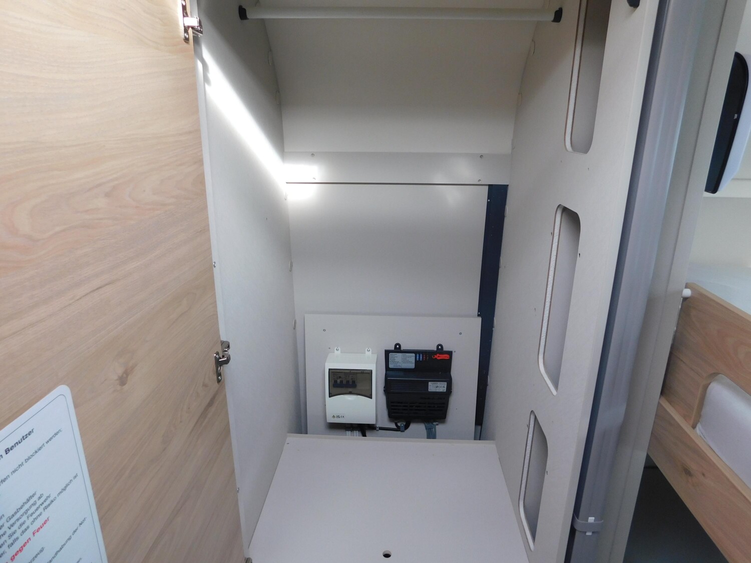 Dethleffs Camper 540 QMK Dusch-&Sicherheitspaket, 2T-Achse - Bild 18