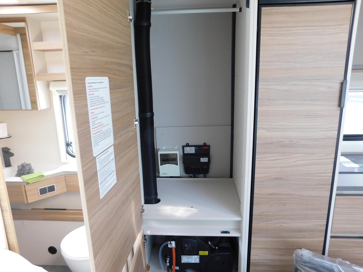 Dethleffs Nomad 560 FMK Toilette alternativ+Combi6E+ATC - Bild 16
