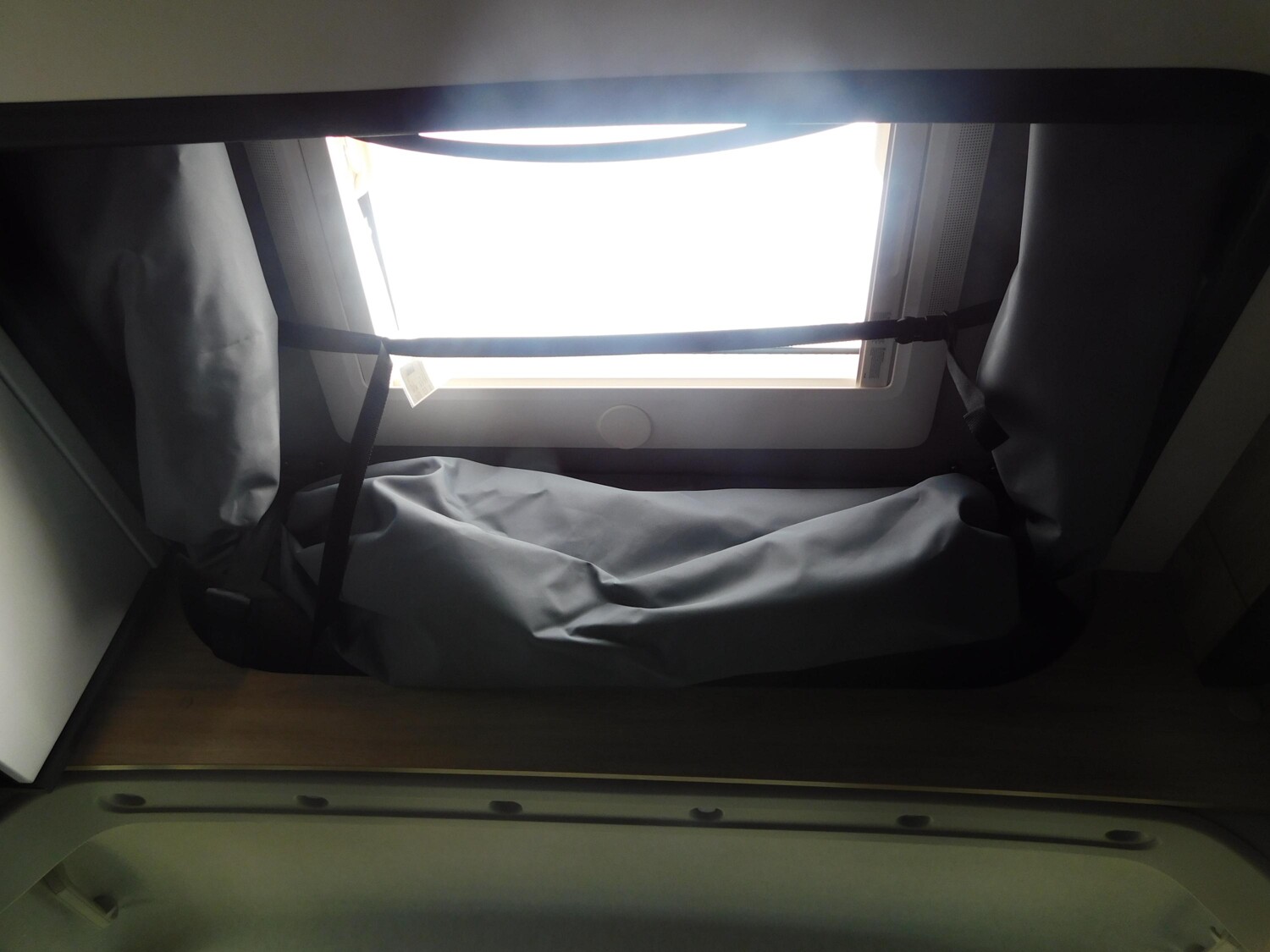 Dethleffs Globetrail 600 DK Navi, Kamera, ACC, Schlafdach - Bild 14