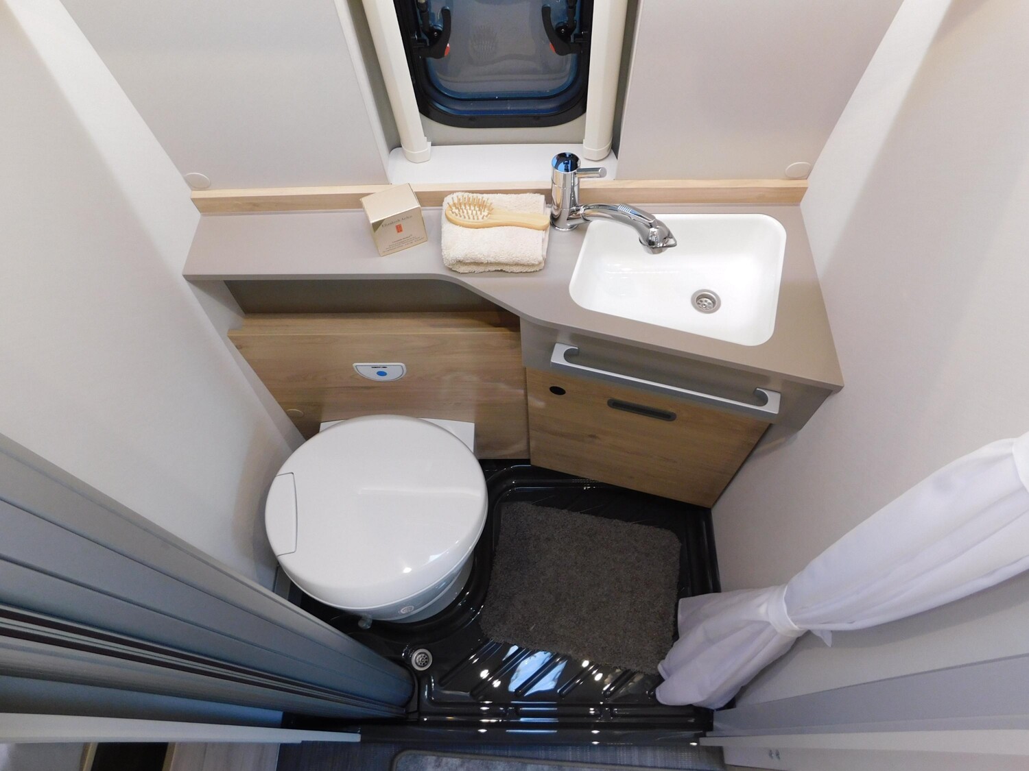 Dethleffs Globetrail 600 DK Fiat Automatik, Chassis-Paket - Bild 15