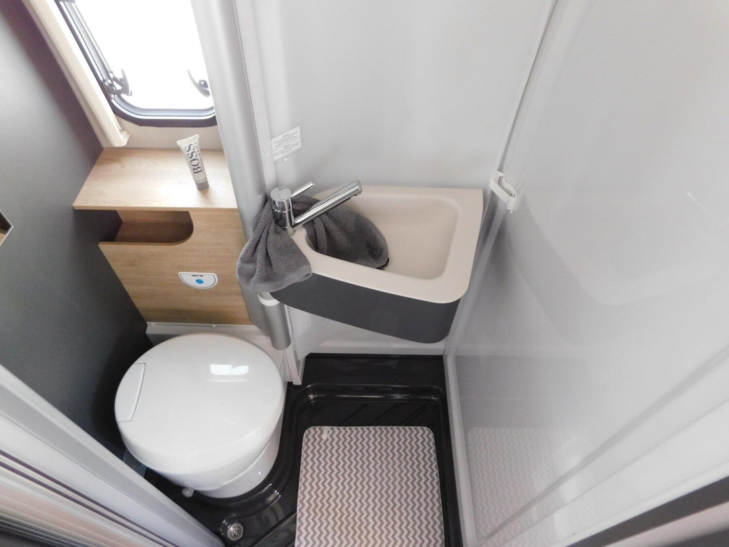 Dethleffs Globetrail 600 DS Combi6D+Schlafdach+Alle Pakete - Bild 11