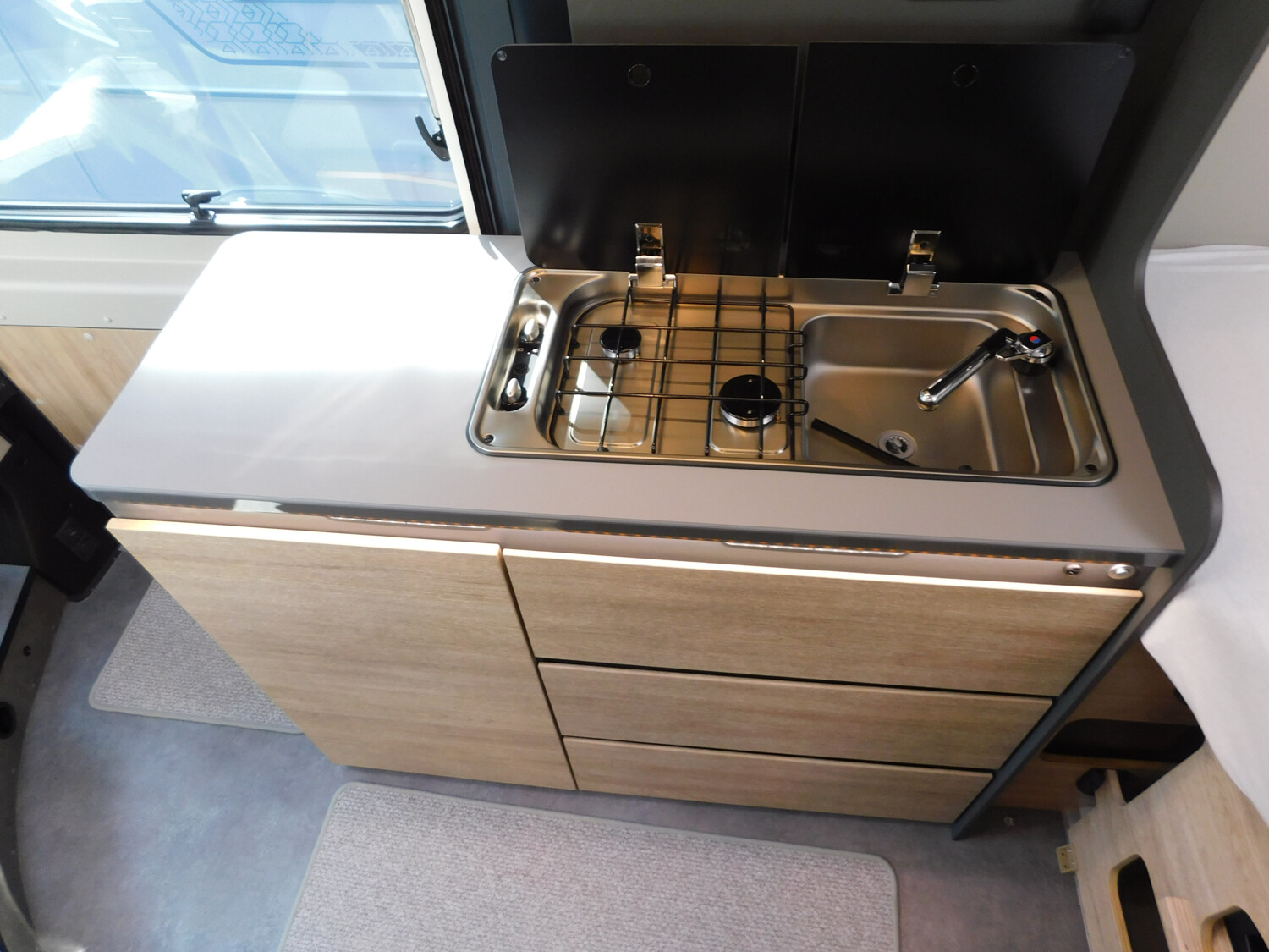 Dethleffs Globetrail 600 DS Ohne Aufstelldach, Combi 6DE - Bild 15