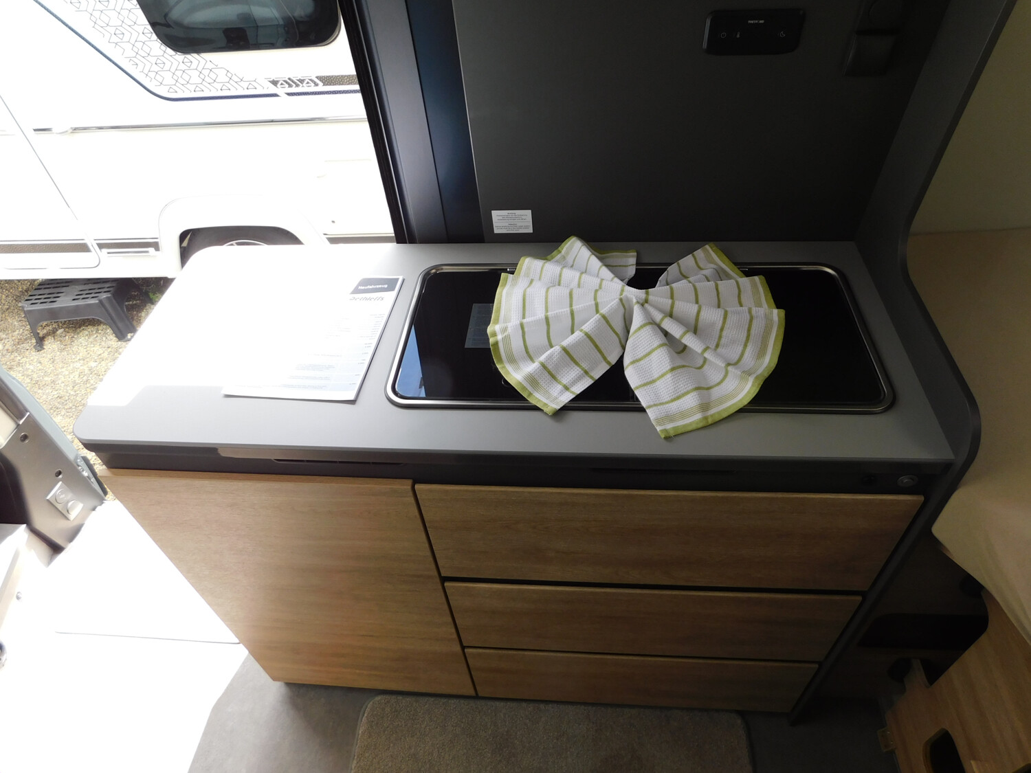 Dethleffs Globetrail 600 DS Ohne Aufstelldach, Combi 6DE - Bild 12
