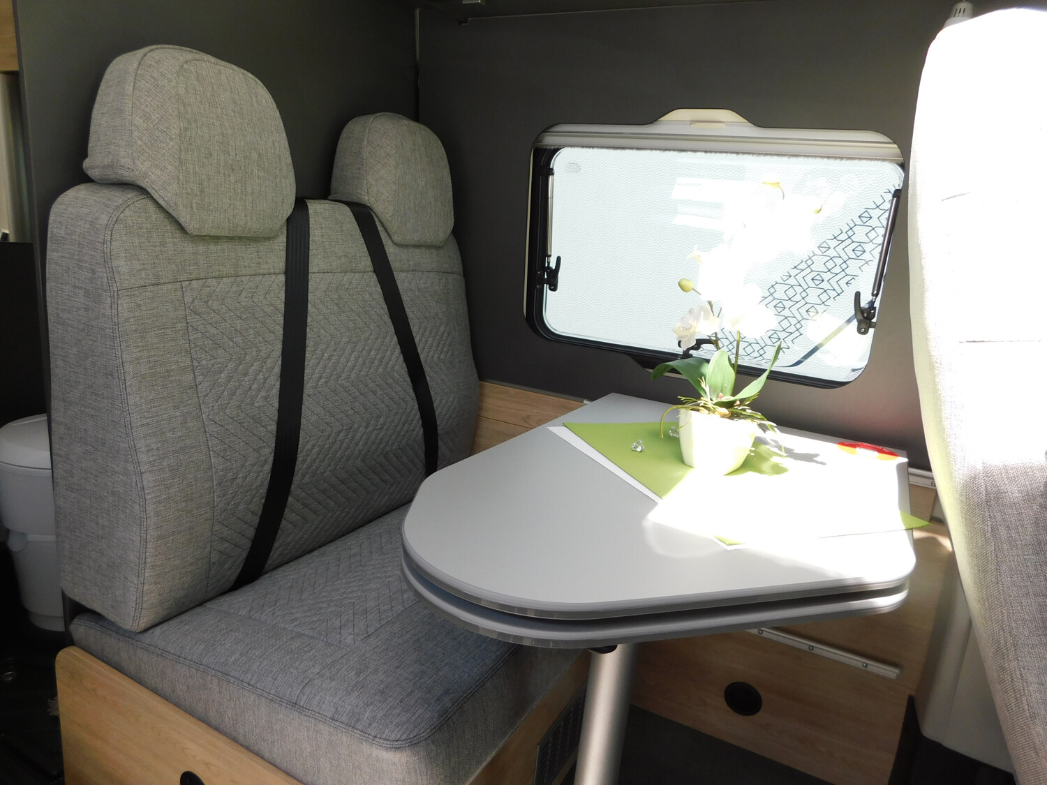 Dethleffs Globetrail 600 DS Ohne Aufstelldach, Combi 6DE - Bild 7