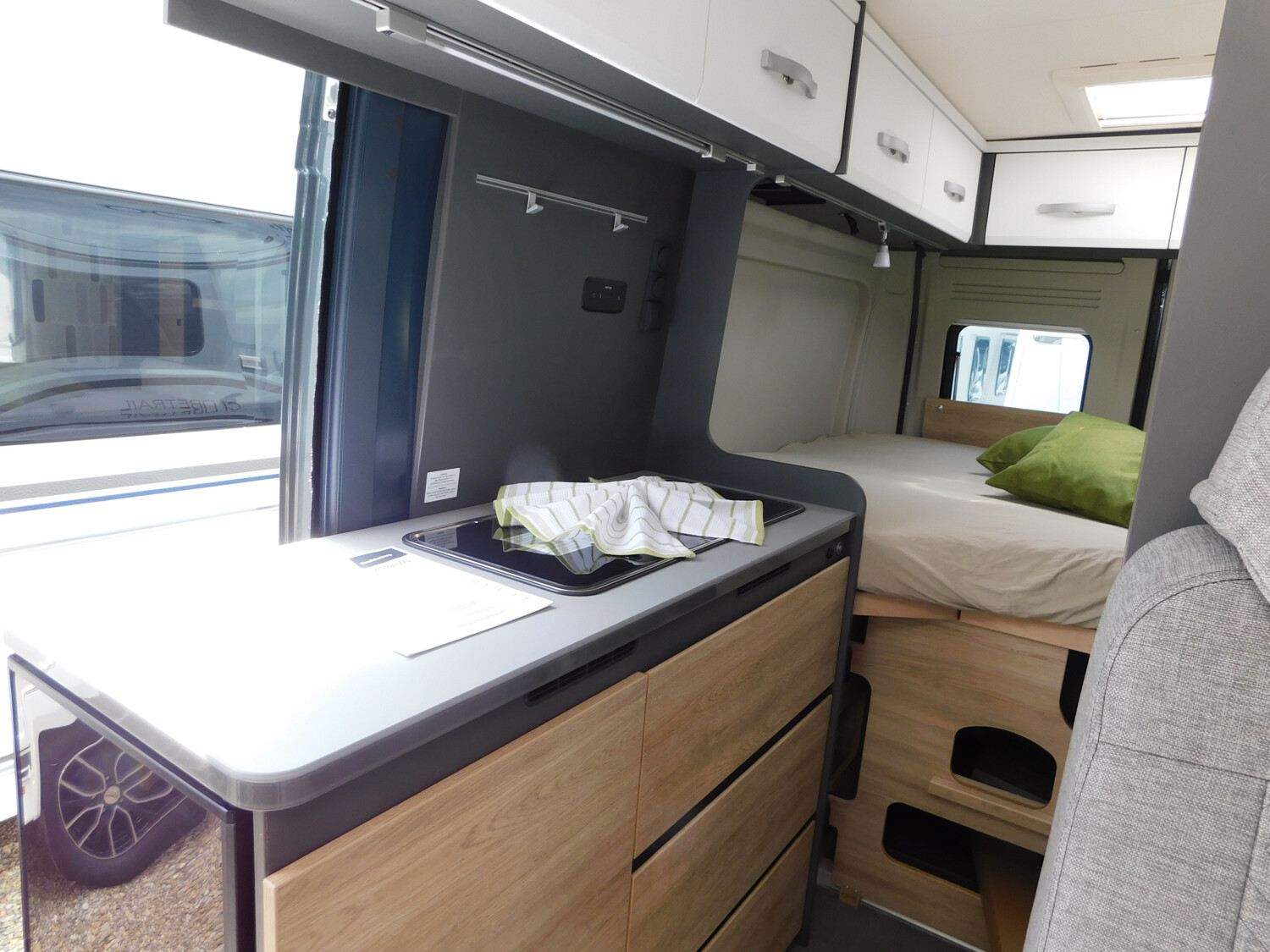 Dethleffs Globetrail 600 DS Ohne Aufstelldach, Combi 6DE - Bild 8