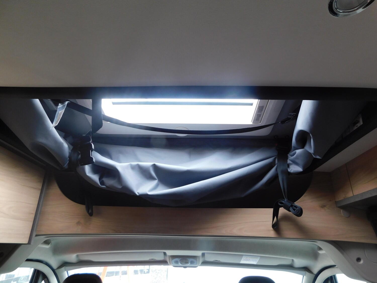 Dethleffs Globetrail Active 600 DS Automatik+Schlafdach - Bild 17