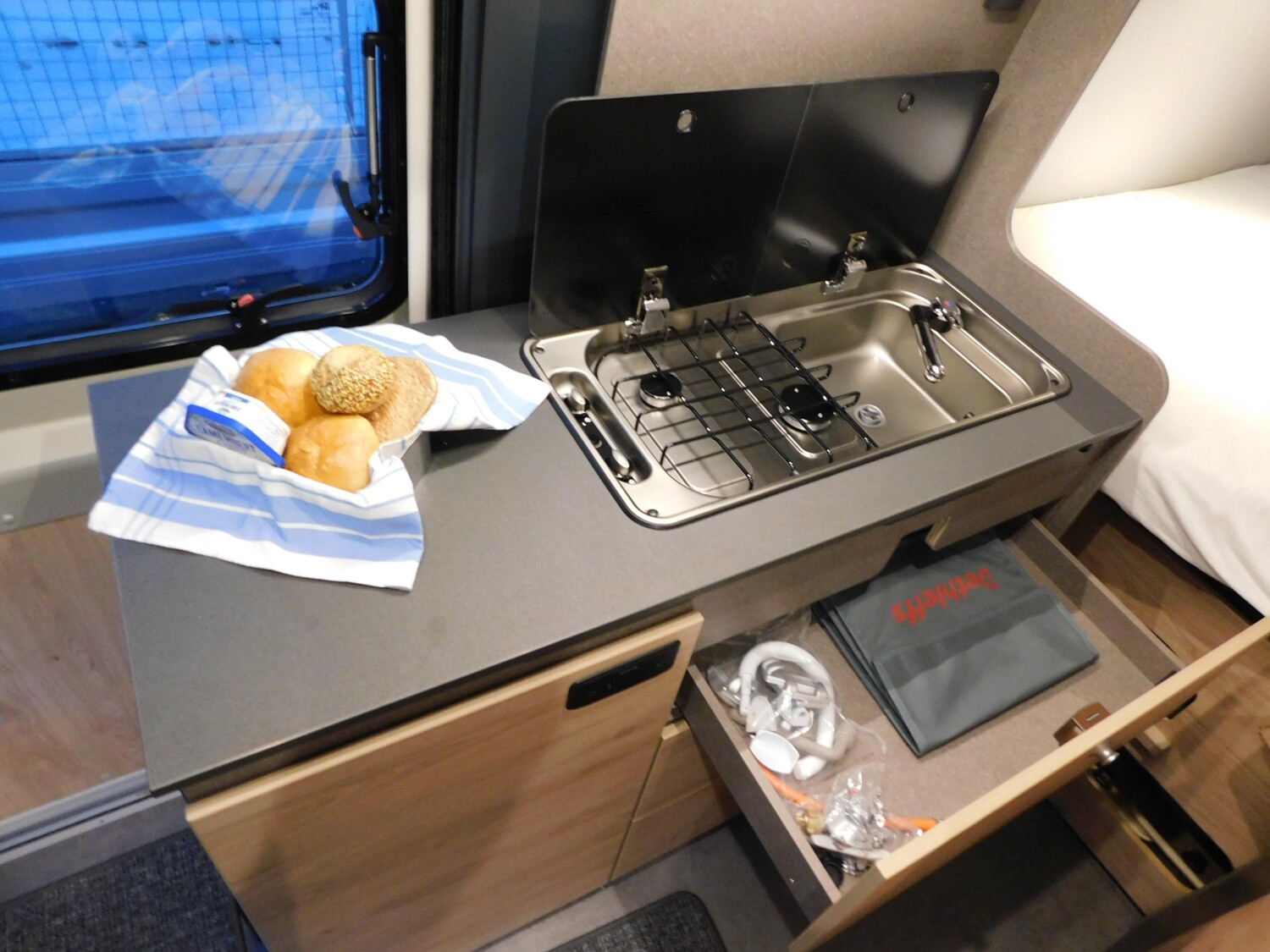 Dethleffs Globetrail Active 600 DS mit Schlafdach - Bild 15