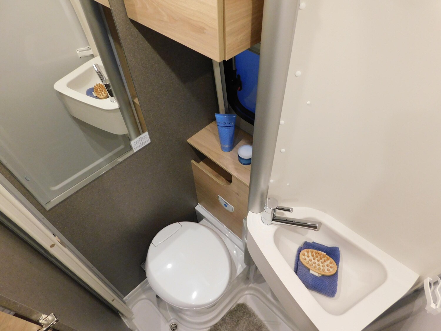 Dethleffs Globetrail Active 600 DS mit Schlafdach - Bild 17