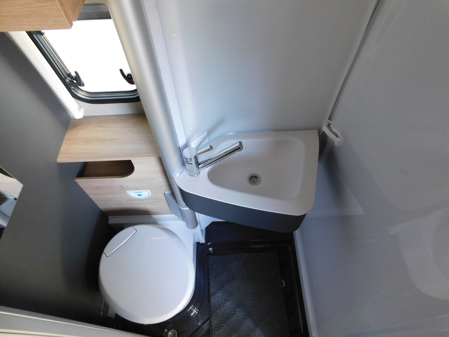 Dethleffs Globetrail 600 DS Fiat Digital-Pkt, Aufstelldach - Bild 11