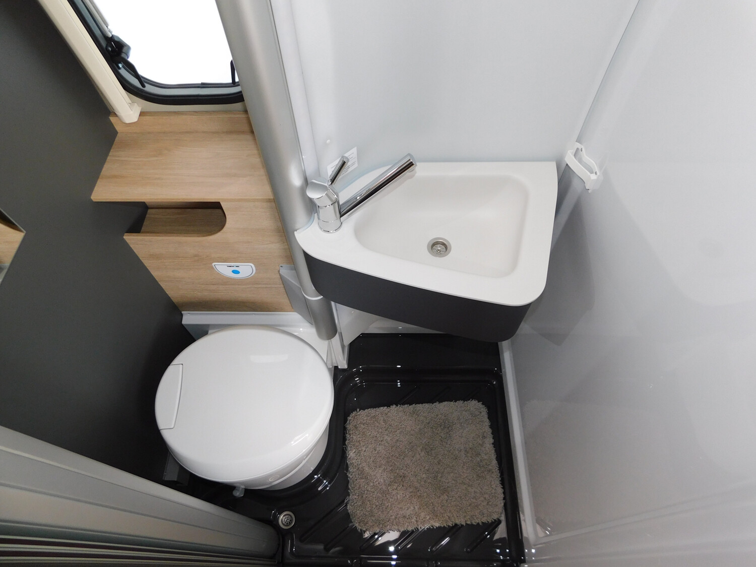 Dethleffs Globetrail 600 DS Fiat Radio Navi+RFK, AHK, Markiese - Bild 12