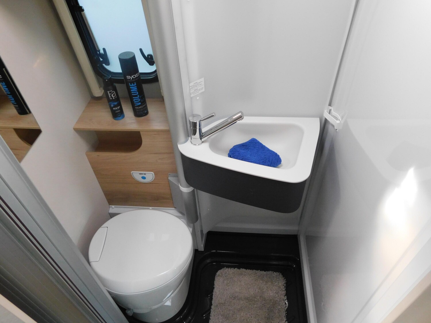 Dethleffs Globetrail 600 DS Fiat Combi6DE + Chassis-Paket - Bild 10