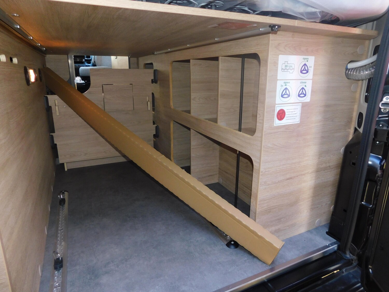 Dethleffs Globetrail 640 EK Fiat Combi 6D, Zuziehhilfe - Bild 16