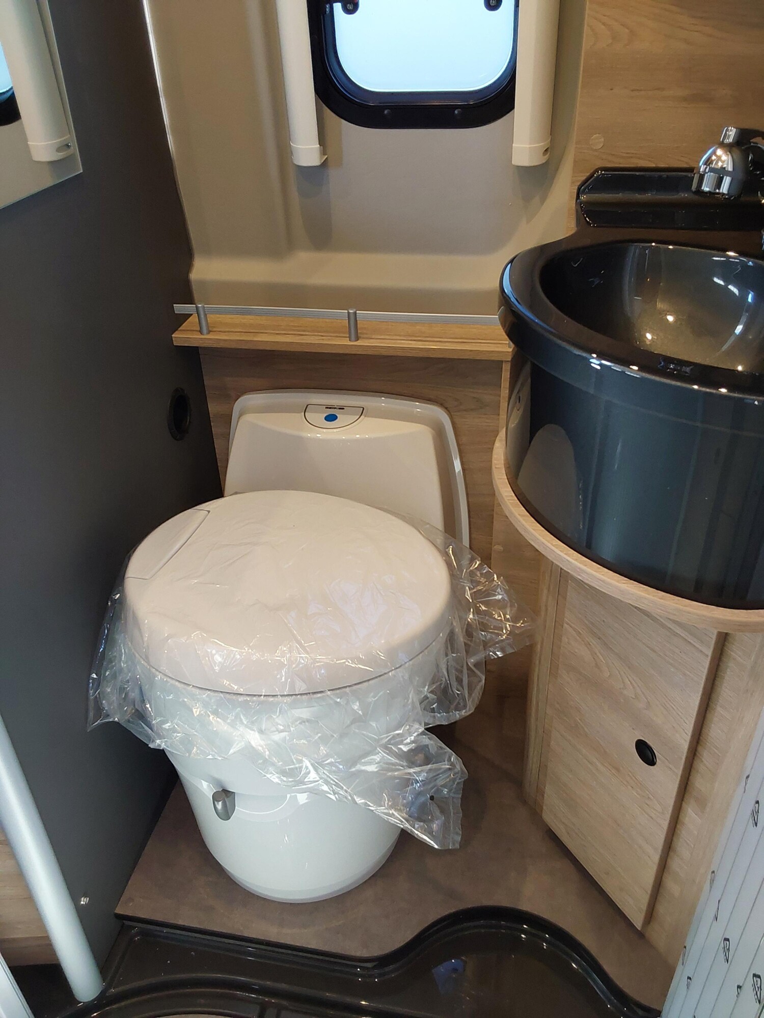 Dethleffs Globetrail 640 ER Fiat Raumbad, top Ausstattung - Bild 10