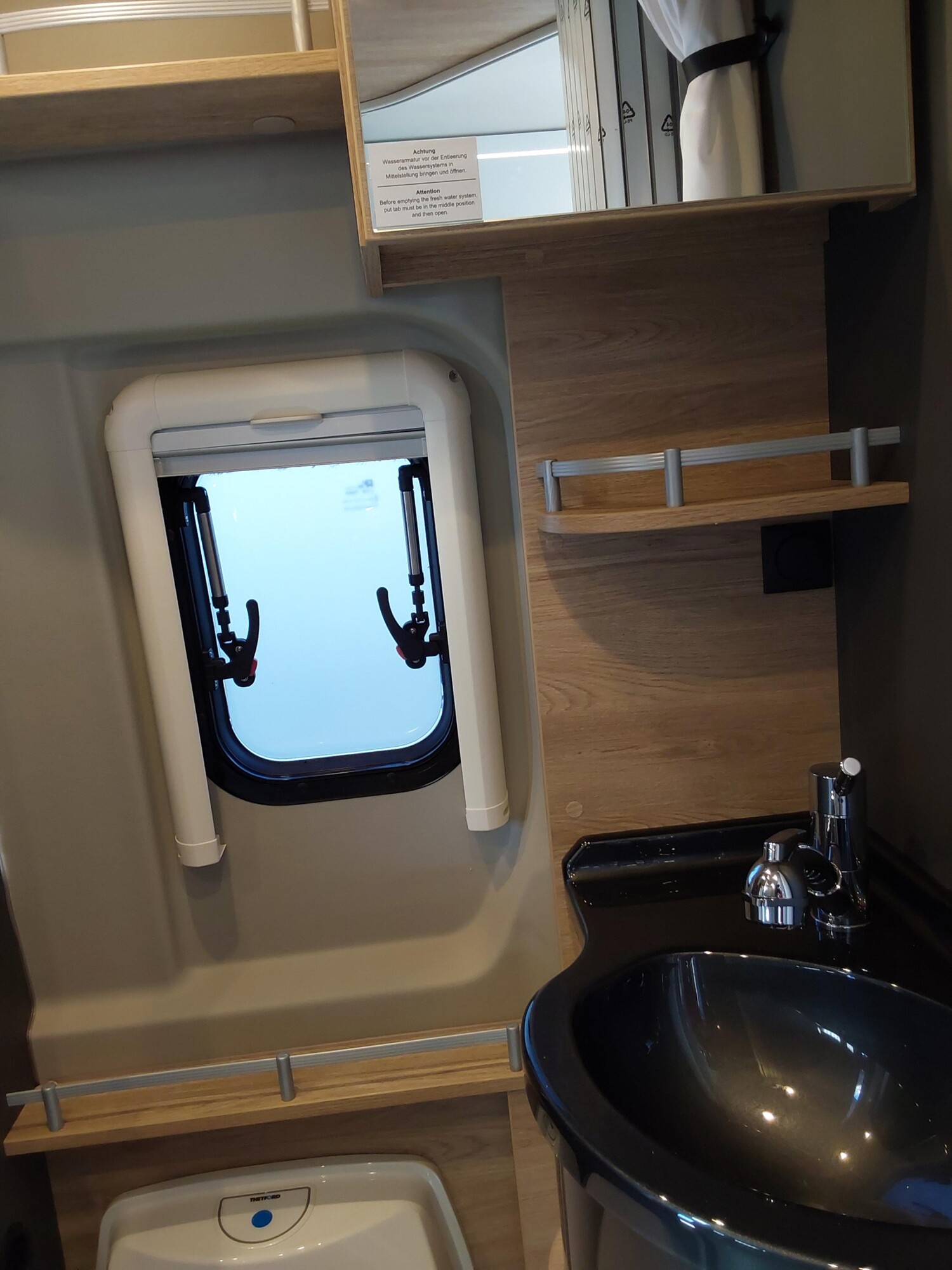 Dethleffs Globetrail 640 ER Fiat Raumbad, top Ausstattung - Bild 9