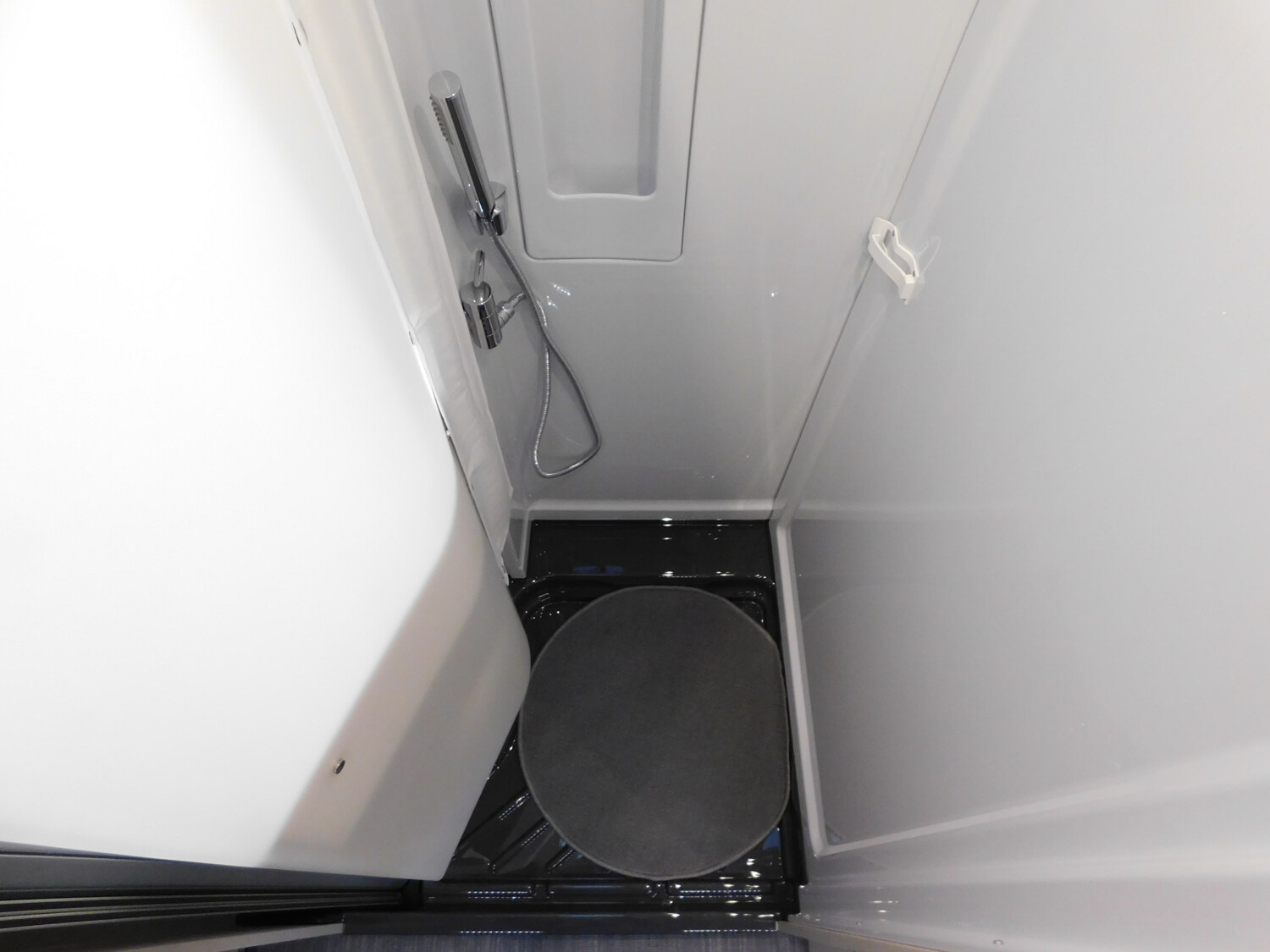 Dethleffs Globetrail 640 ES Combi 6D, AWT iso+beheizt - Bild 17