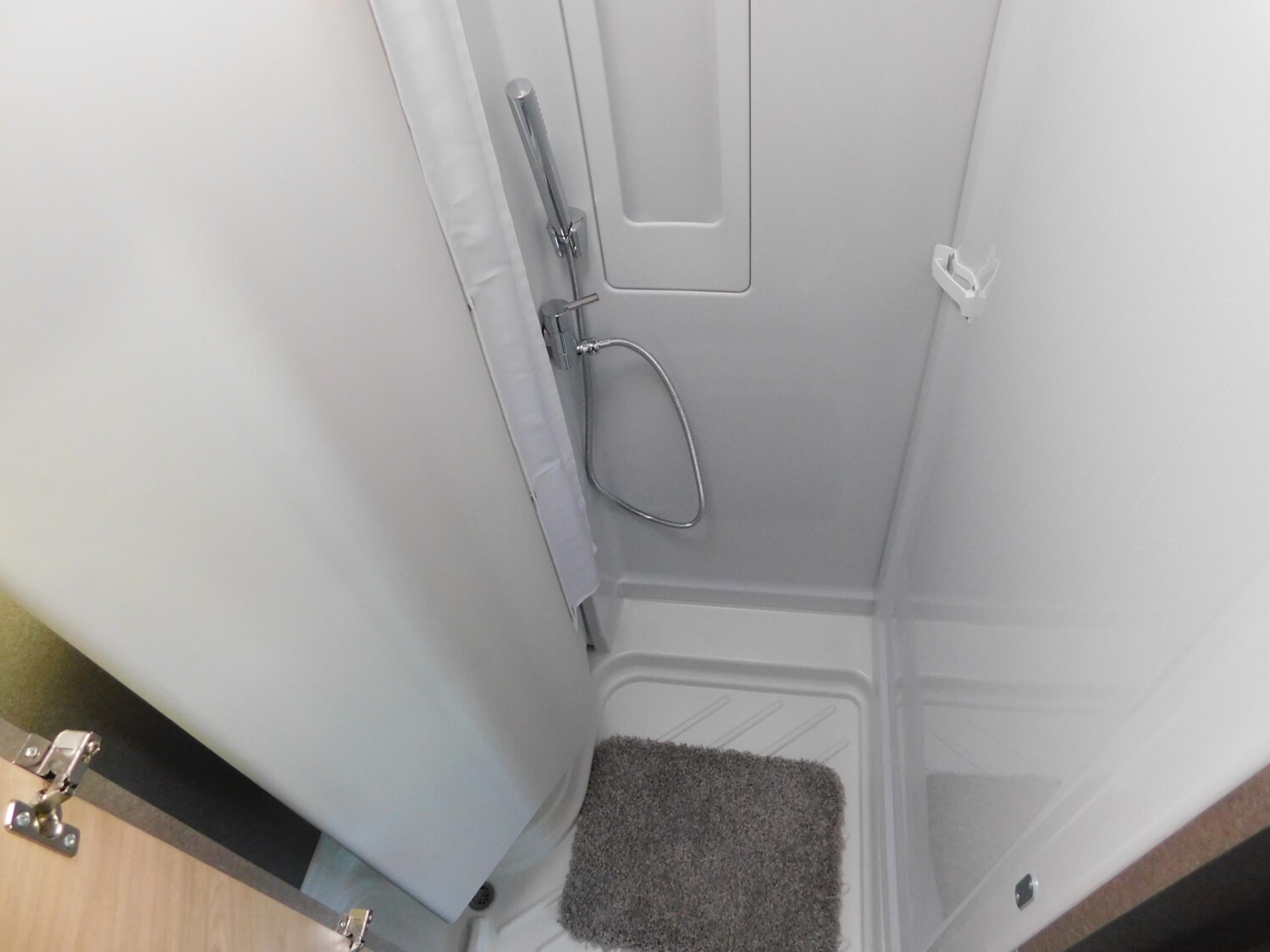 Dethleffs Globetrail Active 640 ES Combi4E + 180/Automatik - Bild 14