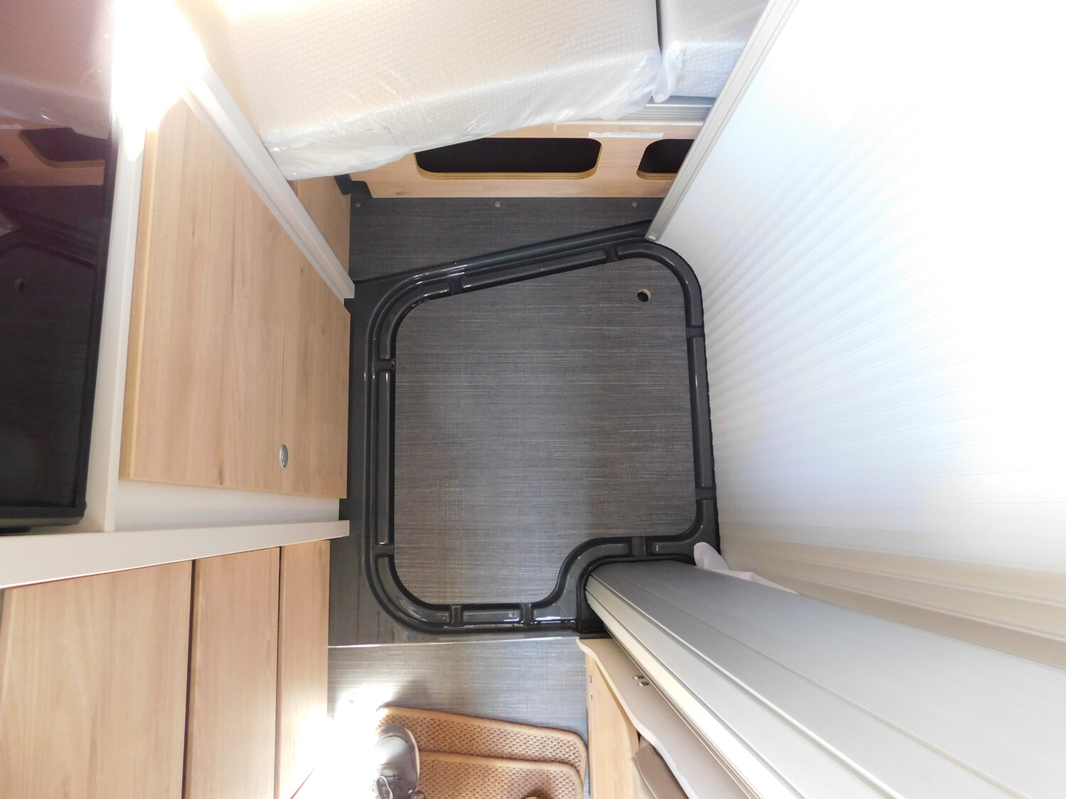 Dethleffs Globetrail 640 HR Digital-Paket, zus. Bett unten - Bild 11