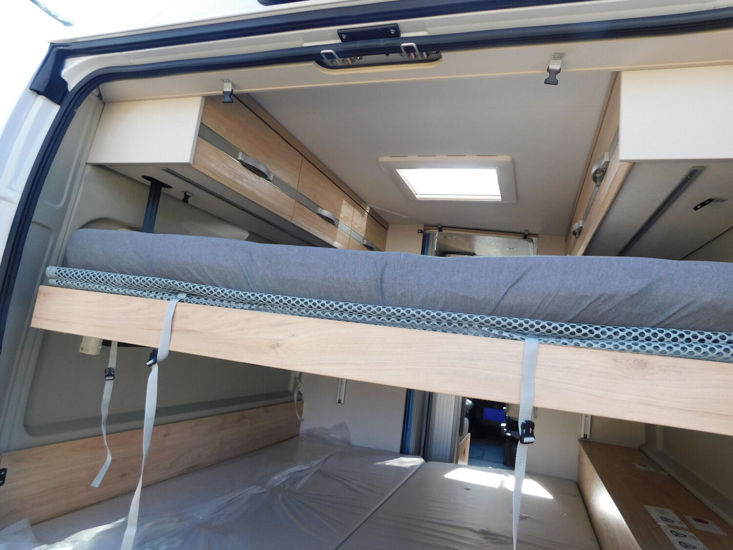 Dethleffs Globetrail 640 HR Digital-Paket, zus. Bett unten - Bild 18