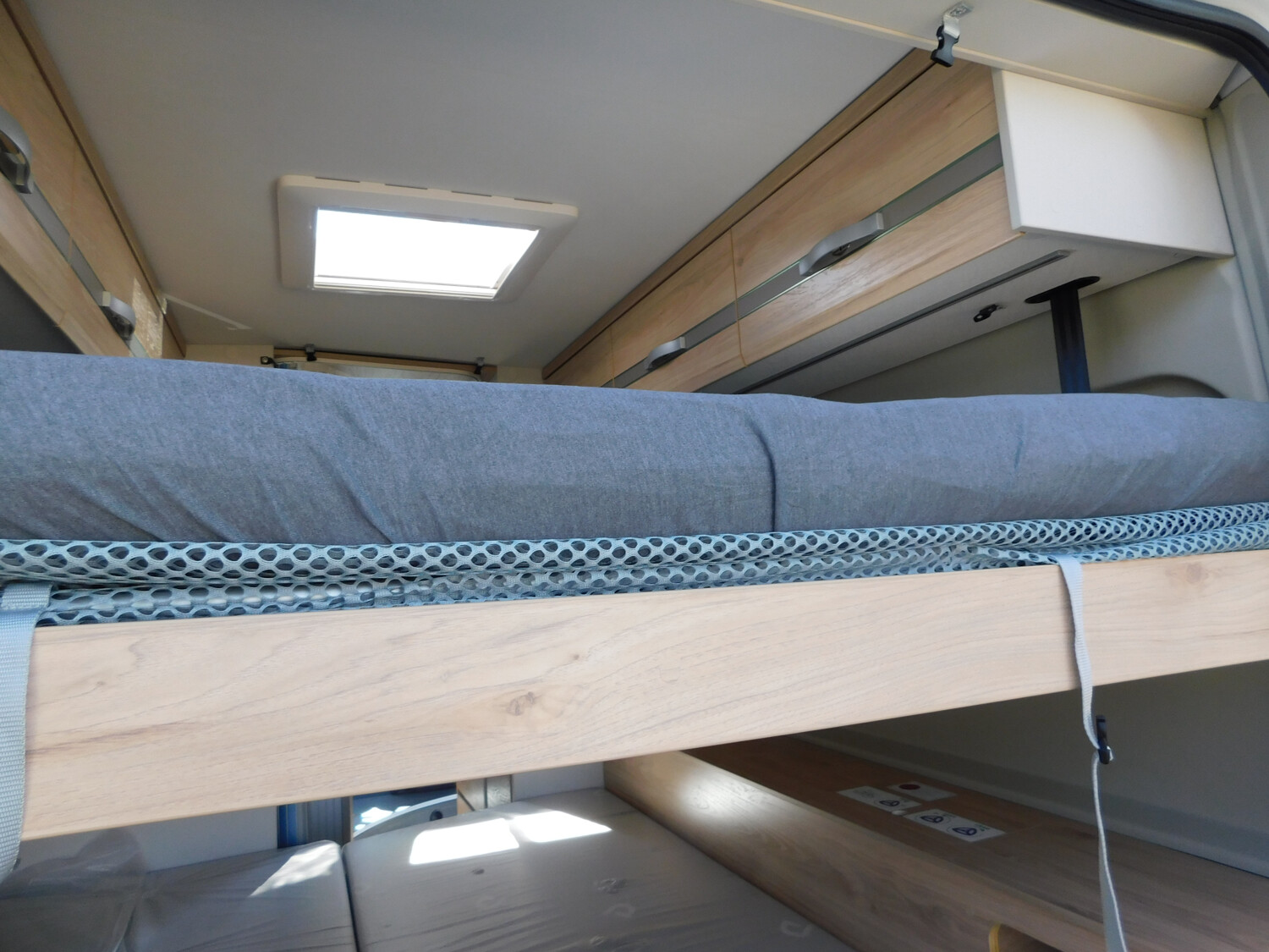 Dethleffs Globetrail 640 HR Digital-Paket, zus. Bett unten - Bild 19