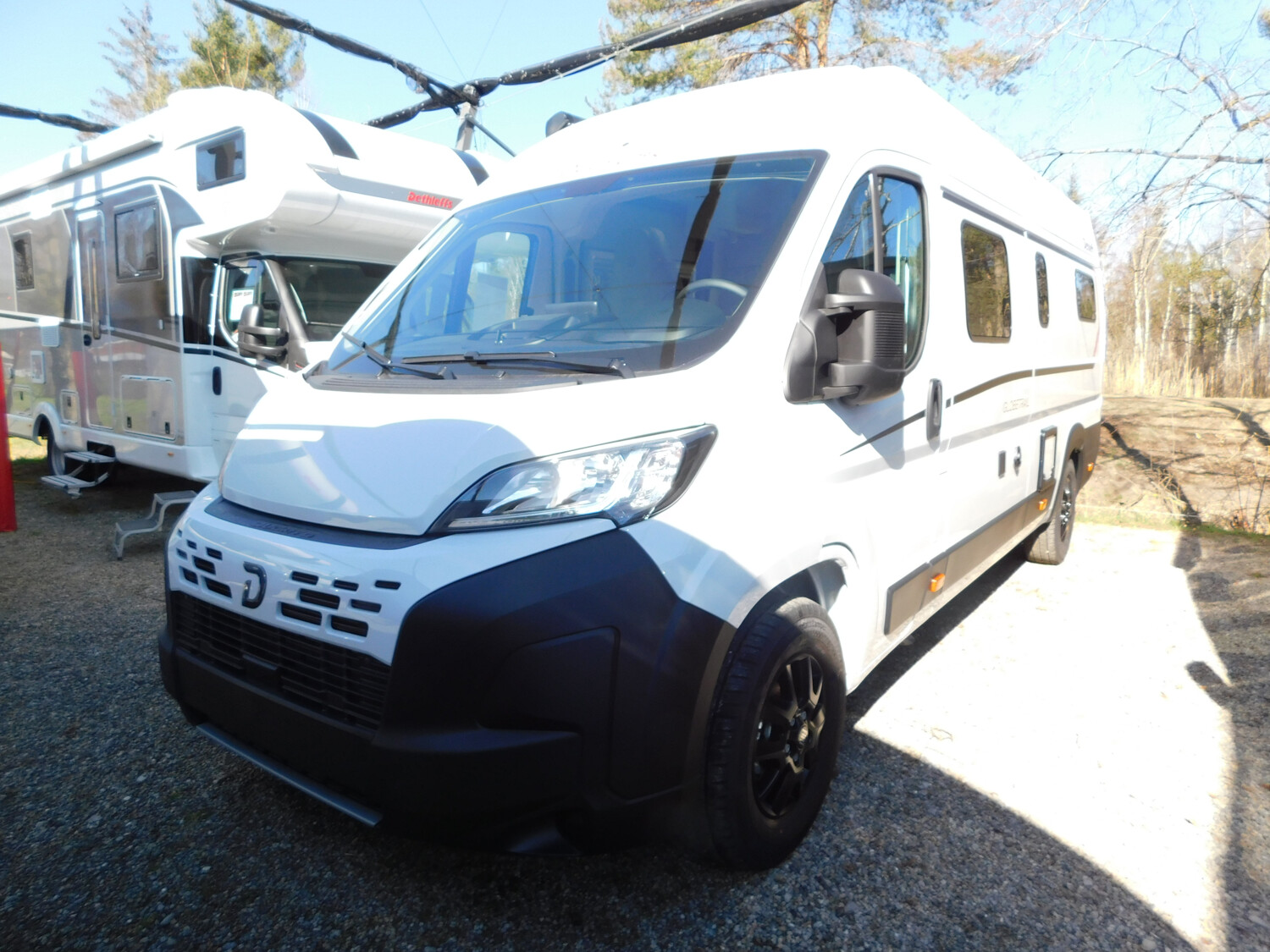 Dethleffs Globetrail 640 HR Digital-Paket, zus. Bett unten - Bild 2