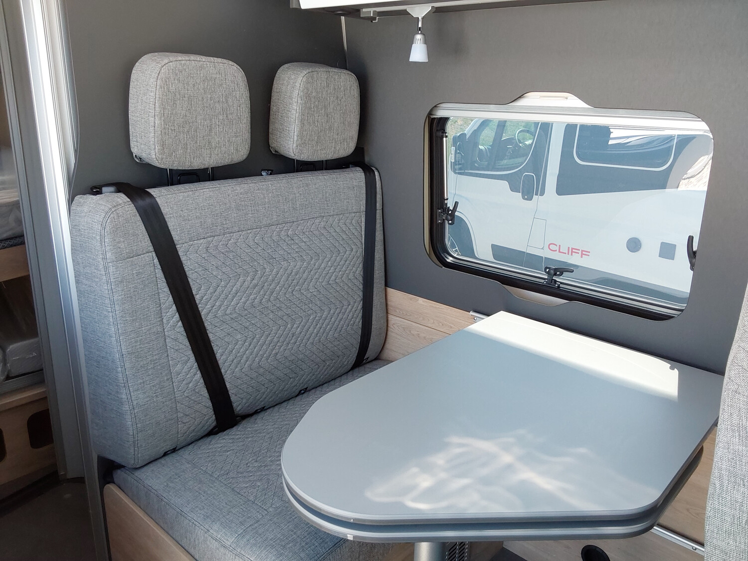 Dethleffs Globetrail 640 HR Fiat zusätzliches Bett, Navi - Bild 5