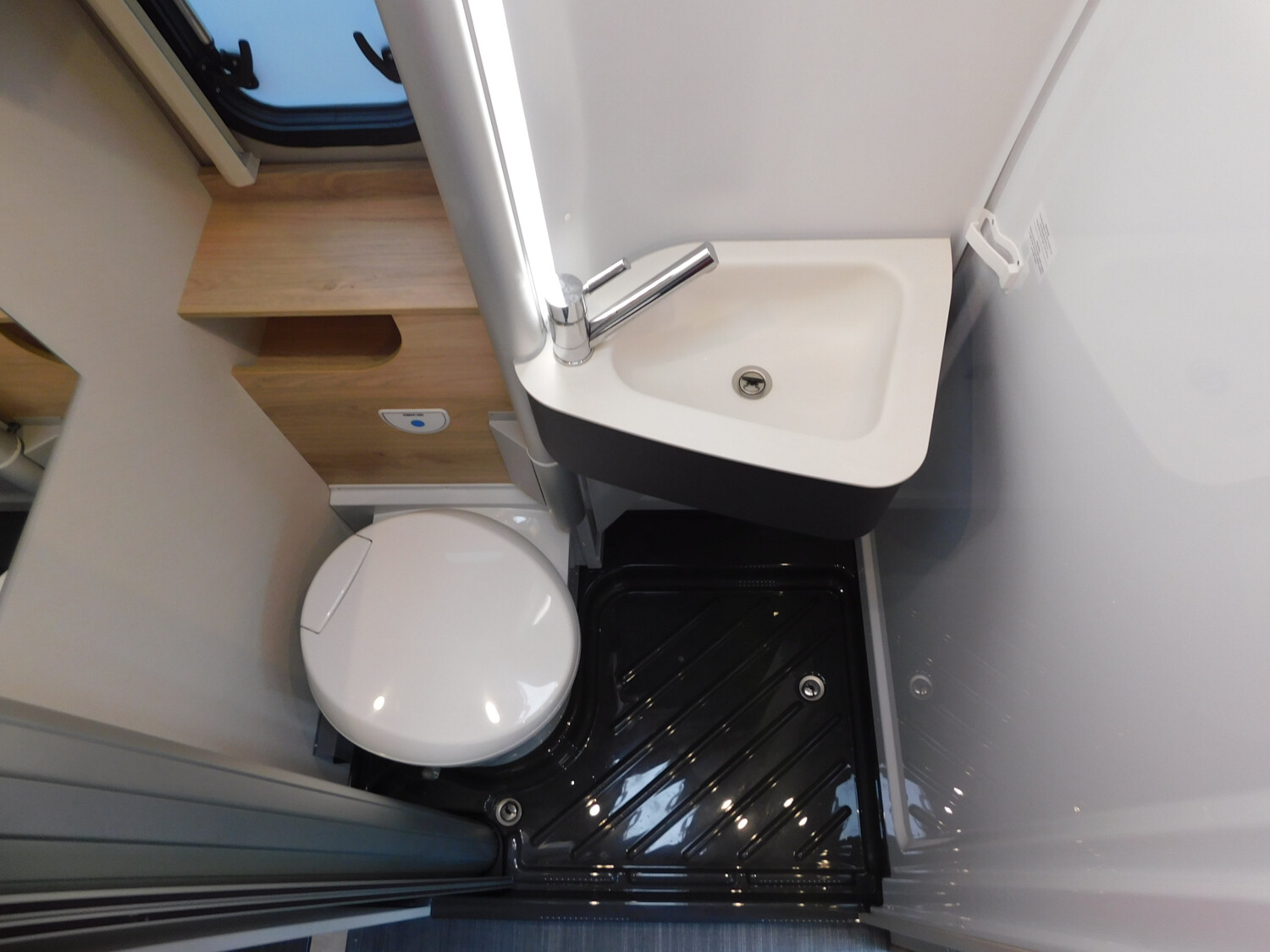 Dethleffs Globetrail 640 S Automatik+90Jahrepkt+Schwenkbad - Bild 17
