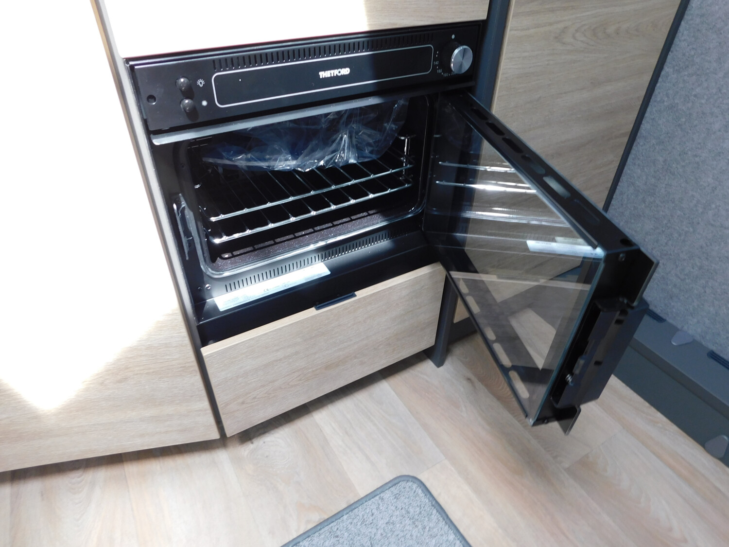 Dethleffs Beduin Scandinavia 690 BQT First-Edition,TV-Lift - Bild 18