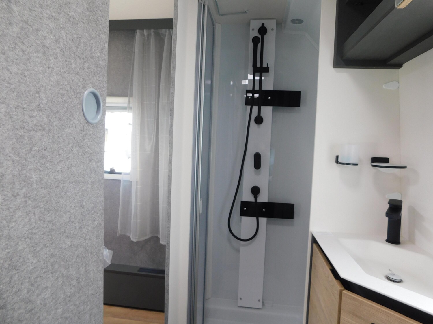 Dethleffs Beduin Scandinavia 690 BQT Winterpaket + TV-Lift - Bild 13