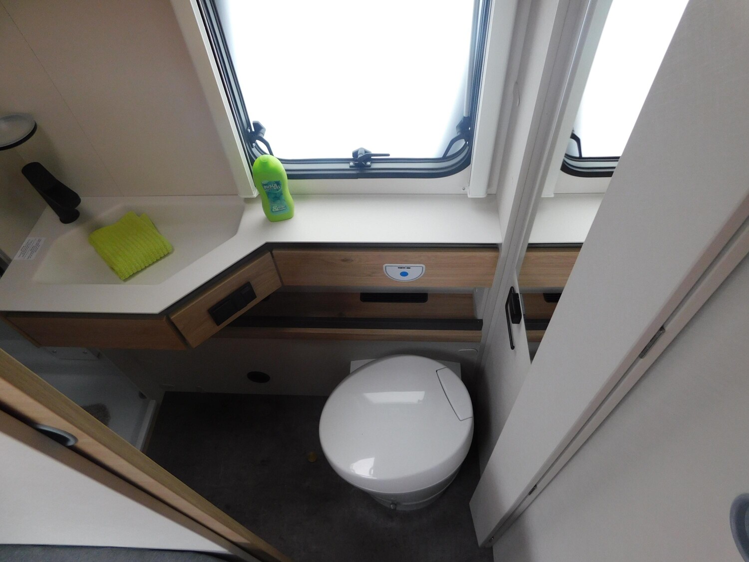 Dethleffs Camper 730 FKR Toilette alternativ, Snow-Plus - Bild 14