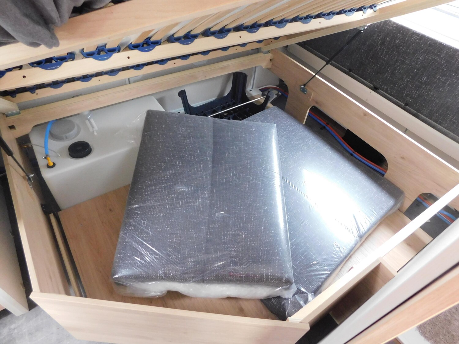 Dethleffs Camper 730 FKR Toilette alternativ, Snow-Plus - Bild 16