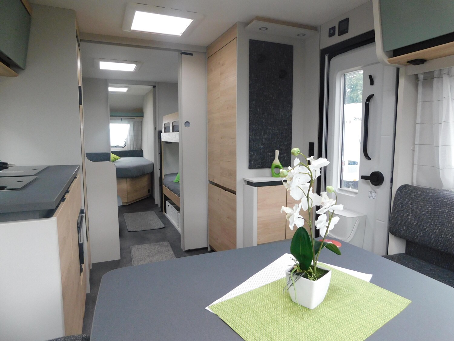 Dethleffs Camper 730 FKR Toilette alternativ, Snow-Plus - Bild 7