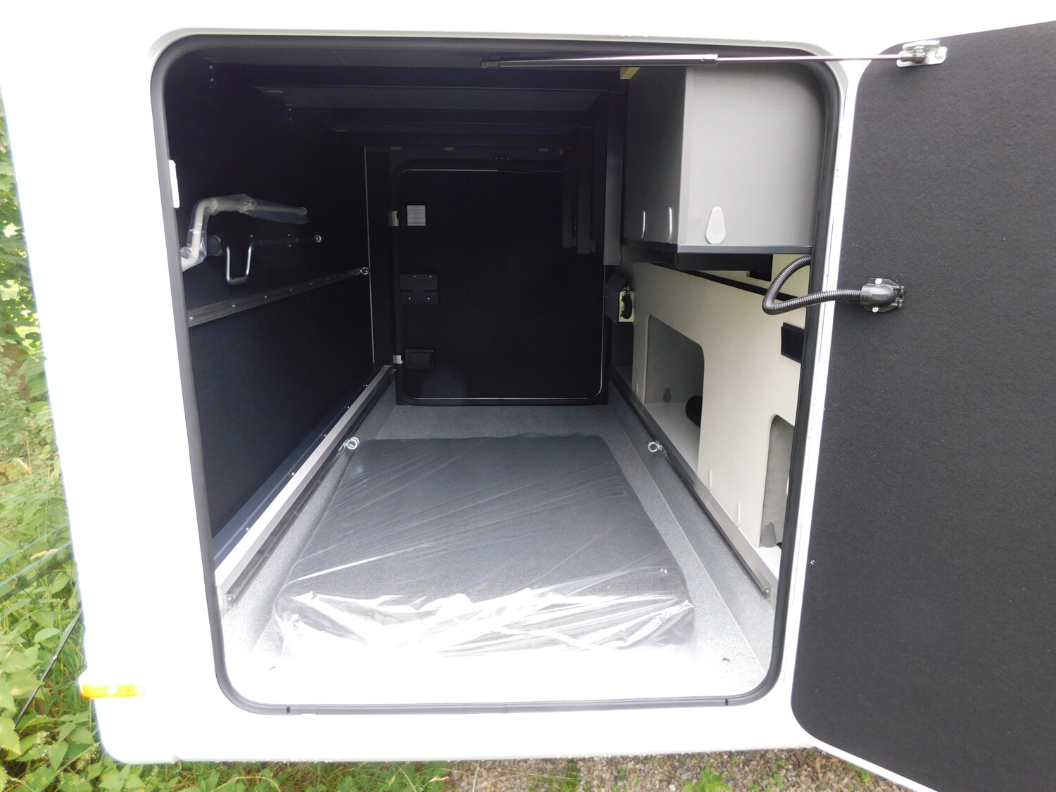 Dethleffs Alpa A 6820-2 Klappsitze hinten, Batterie-Paket - Bild 7