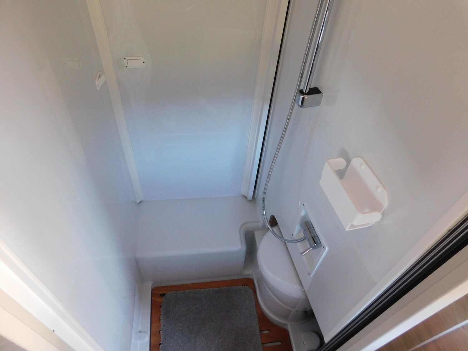 Dethleffs Globebus Active I 4 8G-Autom.+Combi6E+Fußbodenh. - Bild 13