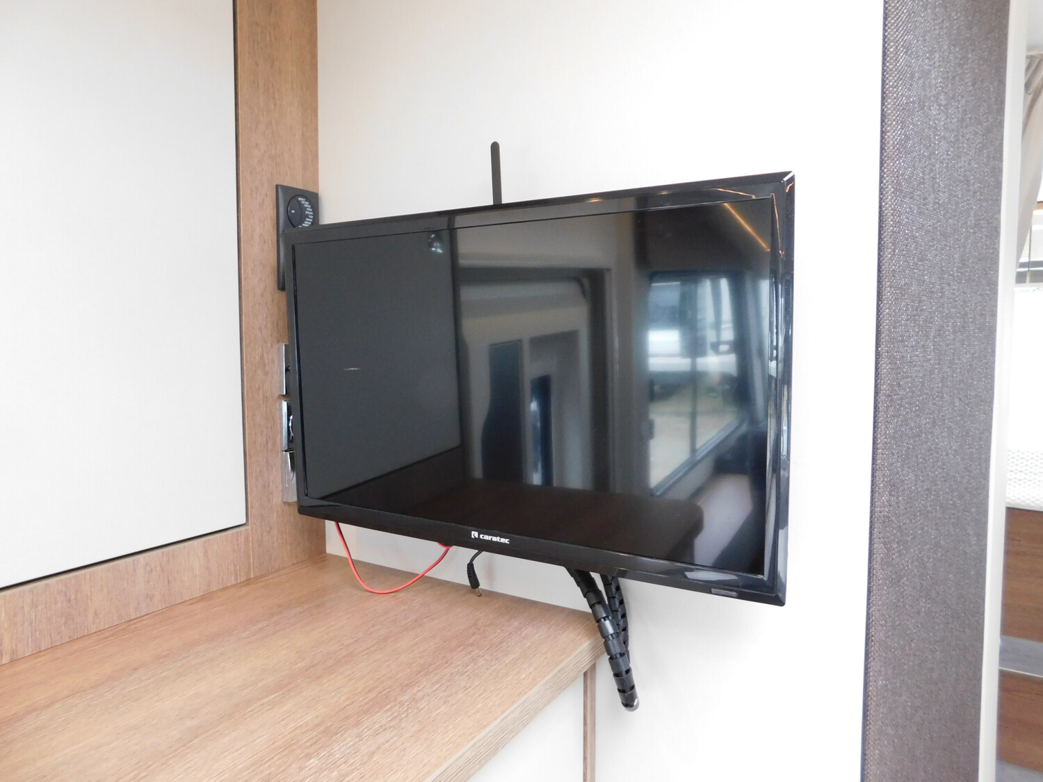 Dethleffs Trend I 6717 EB SAT+TV, Automatik, Duo-Control - Bild 21