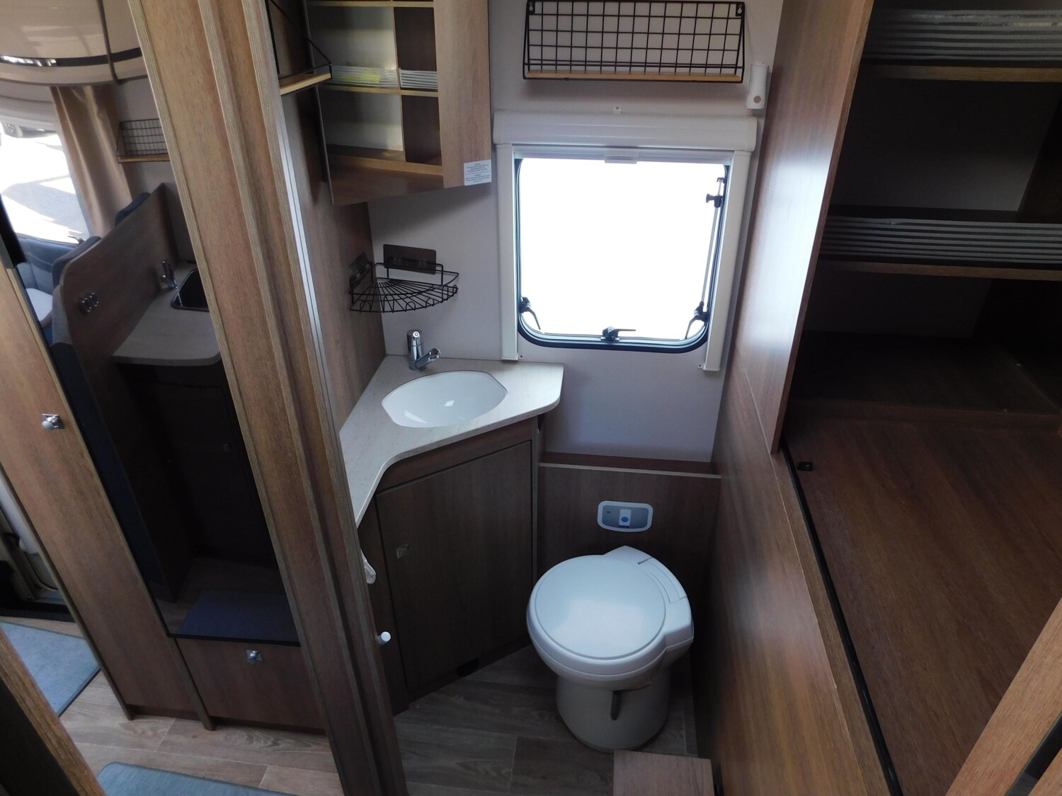 Dethleffs Trend I 6767 SAT + TV, Navi, Solar, AHK, Markise - Bild 11