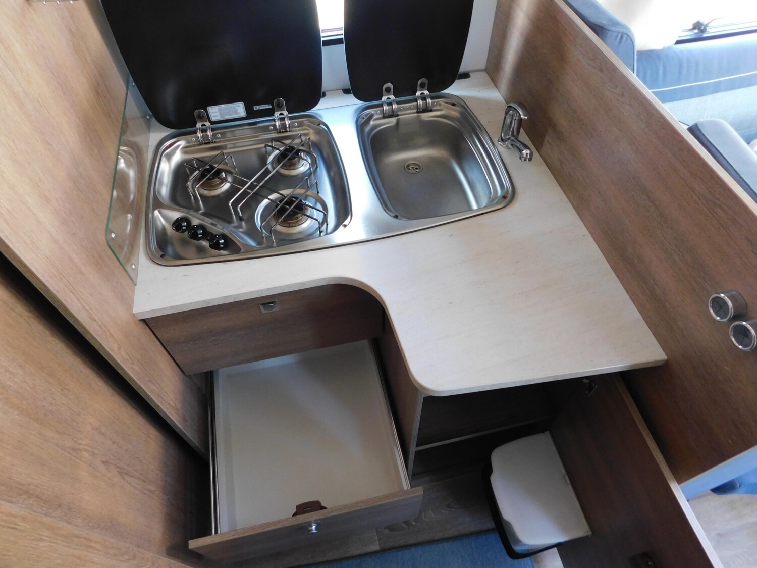 Dethleffs Trend I 6767 SAT + TV, Navi, Solar, AHK, Markise - Bild 17