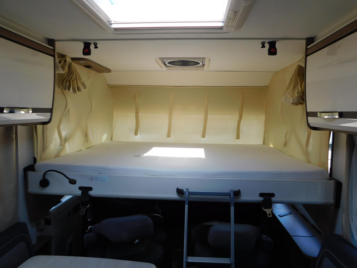 Dethleffs Trend I 6767 SAT + TV, Navi, Solar, AHK, Markise - Bild 19