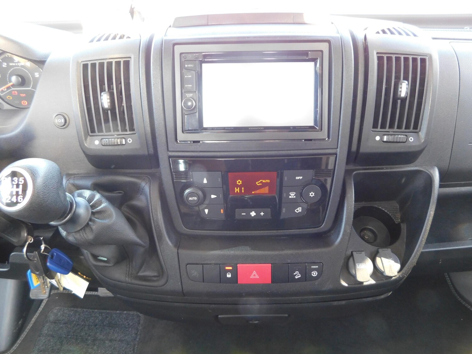 Dethleffs Trend I 6767 SAT + TV, Navi, Solar, AHK, Markise - Bild 20