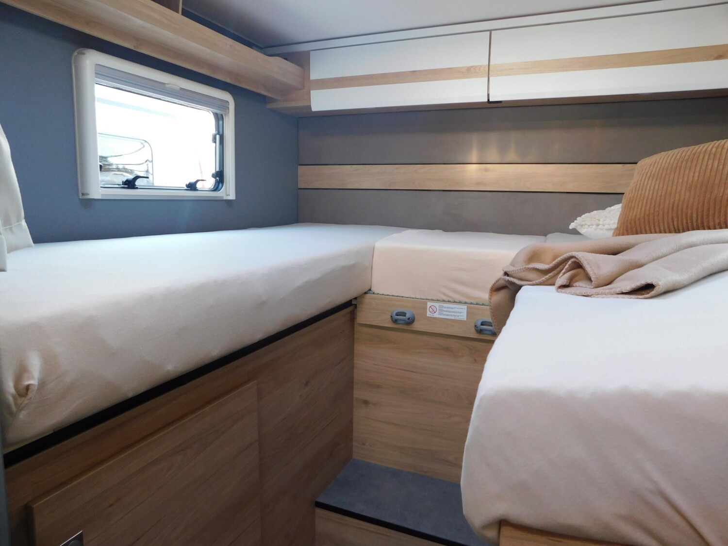 Dethleffs Just Camp T 6812 EB 8G-Automatik, Hubbett - Dethleffs Reisemobil 2025 - Bild 13 Dethleffs Just Camp T 6812 EB 8G-Automatik, Hubbett - Bild 13