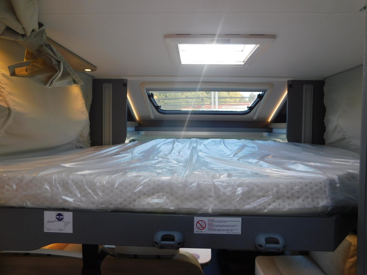 Dethleffs Just Camp T 6812 EB 8G-Automatik, Hubbett - Dethleffs Reisemobil 2025 - Bild 15 Dethleffs Just Camp T 6812 EB 8G-Automatik, Hubbett - Bild 15