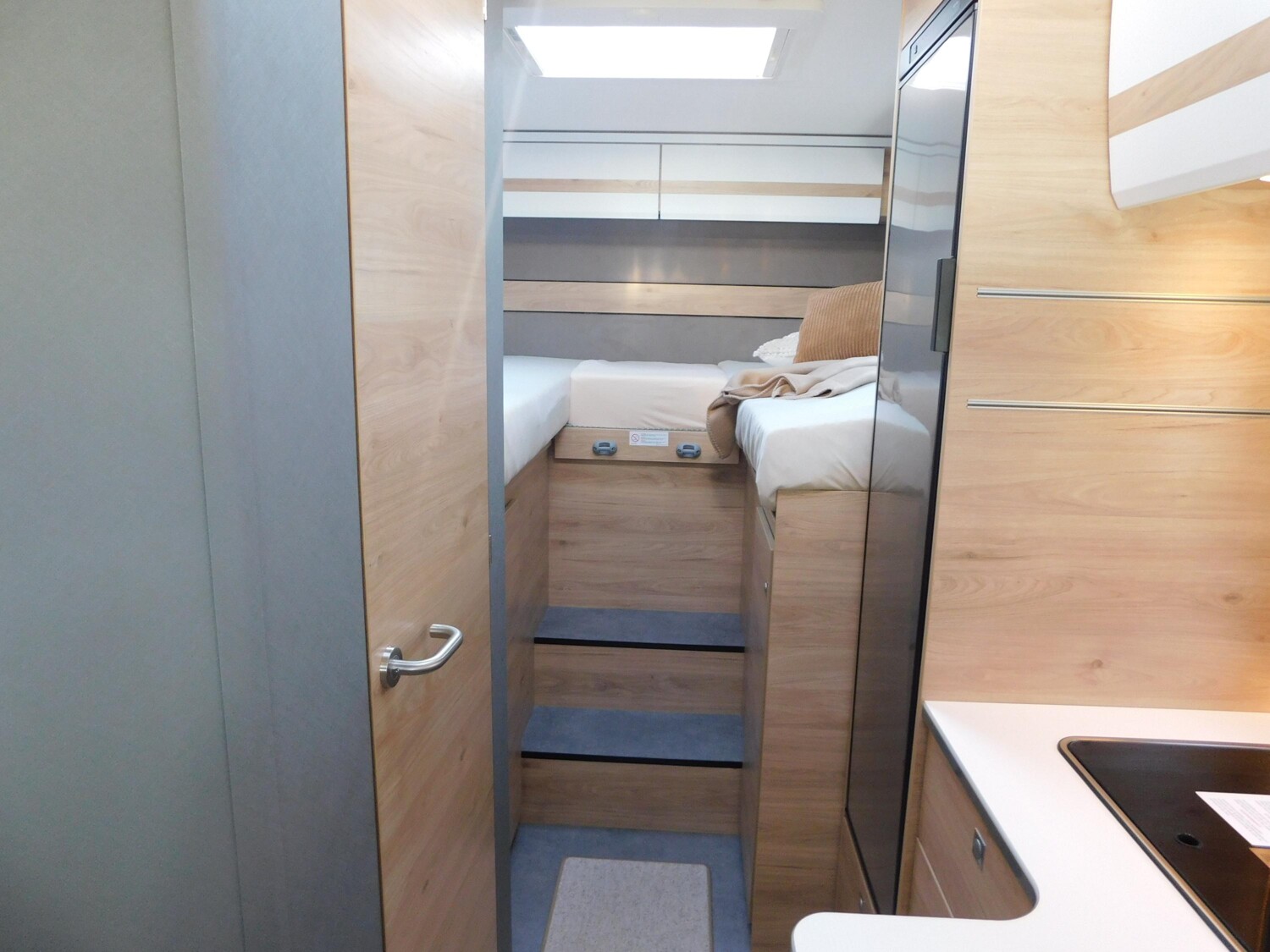 Dethleffs Just Camp T 6812 EB 8G-Automatik, Hubbett - Dethleffs Reisemobil 2025 - Bild 8 Dethleffs Just Camp T 6812 EB 8G-Automatik, Hubbett - Bild 8